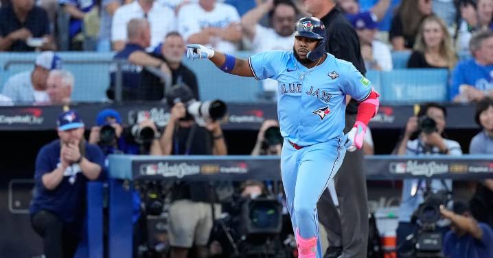 Explota ofensiva de Azulejos