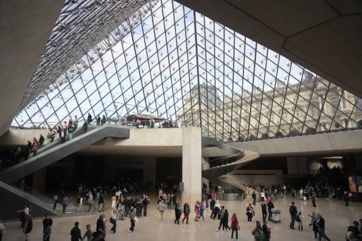 Speculation grows around whether the Louvre's stolen jewels could end up on the market