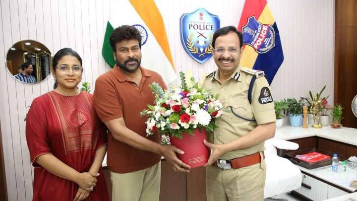Chiranjeevi Meets Hyderabad CP Sajjanar