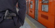 (VIDEO) ¿Qué pasó en la Línea 9 del Metro? Detienen a hombre armado tras discusión con usuario