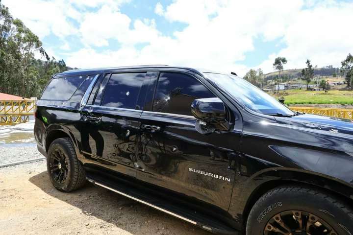 EN VIDEO: Atentado contra el presidente de Ecuador, su camioneta fue atacada a balazos