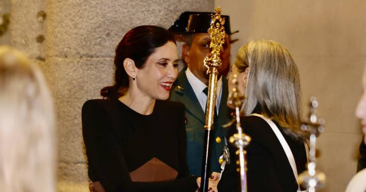 El nuevo triunfo de Ayuso con un diseño de Vicky Martín Berrocal