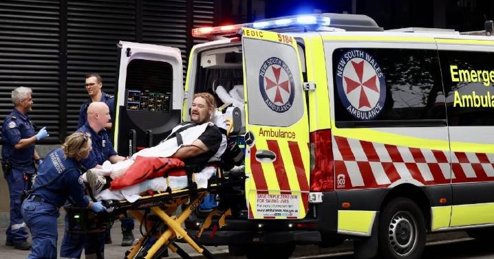 Man taken to hospital after suffering stab wound in Wollongong