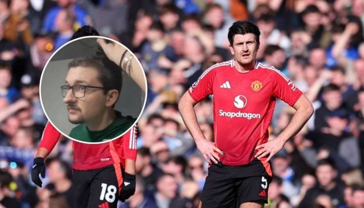 Así luce el hincha que prometió no cortarse el pelo hasta que Manchester United gane cinco partidos seguidos