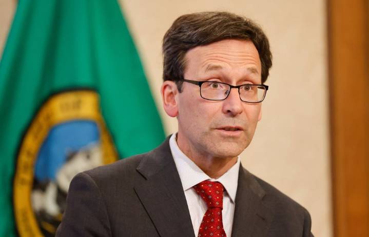 FAFSA applications lag in WA, and it worries the governor