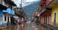 Sube a 47 la cifra de muertos tras lluvias e intensifican búsqueda de desaparecidos