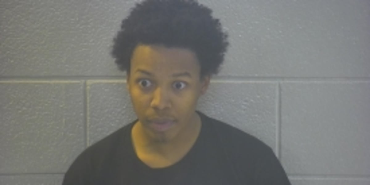 Man flees from deputy after traffic stop