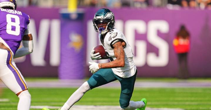 Game ball, three stars, and snap count analysis: Week 7, Eagles at Vikings