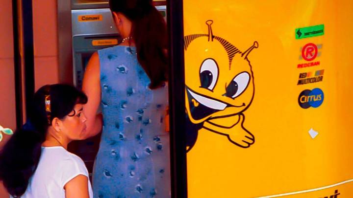 Bancolombia confirma que revivirá a Conavi en una tarjeta débito navideña, ¿cómo tenerla?