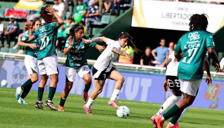 "Acuérdense que...": el 'detalle' que molestó a los hinchas de Colo Colo en la Copa Libertadores femenina