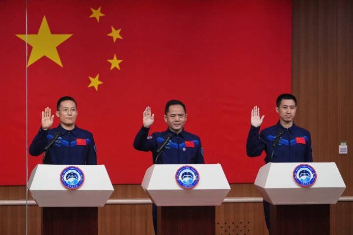 China planea llevar astronautas a la Luna para 2030