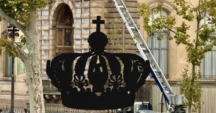 Con más de mil diamantes: Así es la lujosa corona que los ladrones del Louvre abandonaron afuera del museo