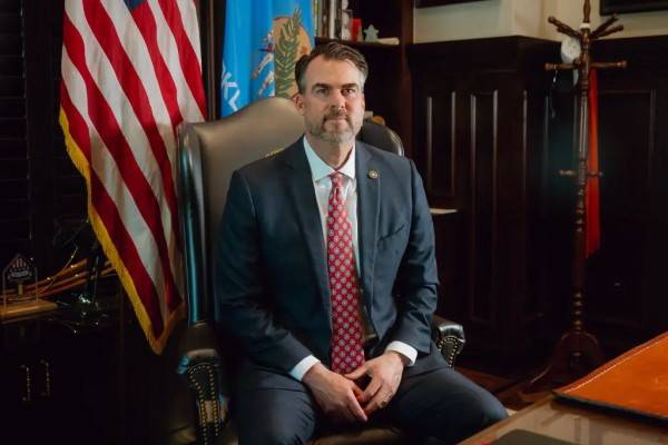 El gobernador republicano de Oklahoma critica el despliegue de tropas de la Guardia Nacional