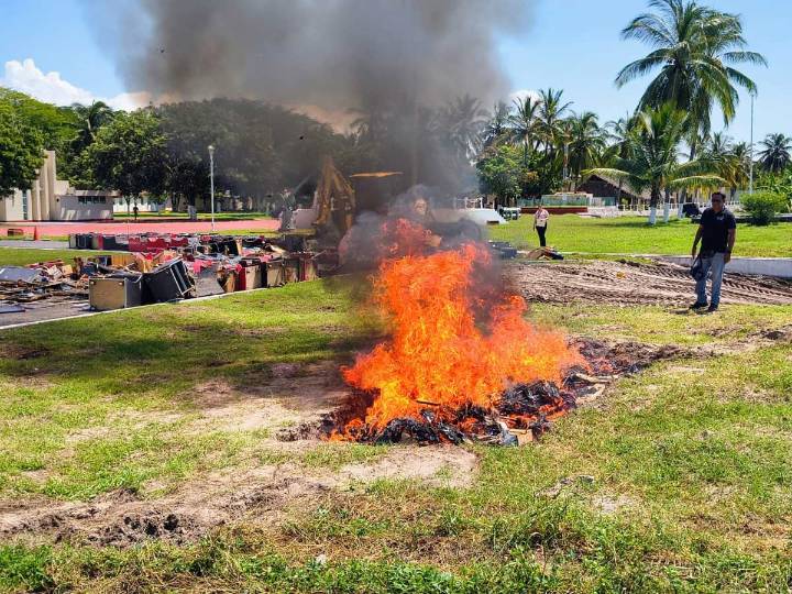 VIDEO: Incinera FGR y destruye más de 51 kilos de narcóticos y 135 tragamonedas en Nayarit