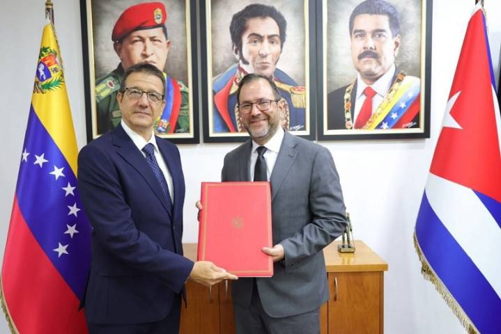 Venezuela recibe Copias de Estilo de nuevo embajador cubano