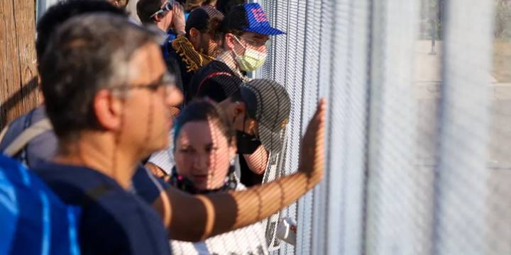 Over Pritzker’s objections, Trump sending 300 National Guardsmen to Chicago, governor says