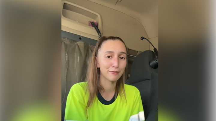 Anna, camionera: "La baliza V16 no se ve. Que me vaya a gastar casi 100 euros entre el camión y el coche cuando los triángulos funcionan genial"