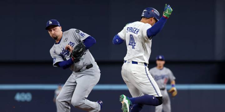 Blue Jays score 5 runs off Blake Snell in World Series Game 1
