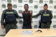‘El Dengue’ vio a la policía y comenzó a ‘volar’ techos: tenía 1 arma de fuego