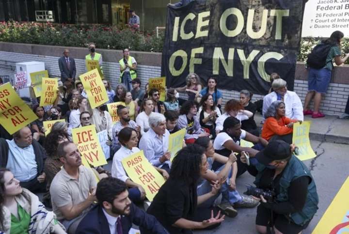 En el 26 Federal Plaza de Nueva York, la justicia choca con los miedos latinos