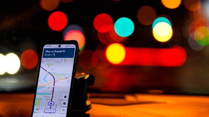Newsom signs bill giving 800,000 Uber and Lyft drivers in California the right to unionize