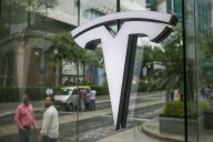 Tesla’s Profit Tumbles After Costs Undermine Record EV Sales