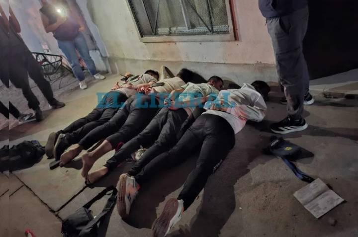 Barrabravas "ferroviarios", detenidos por destruir el Registro Civil de Beltrán: dijeron que les pagaron