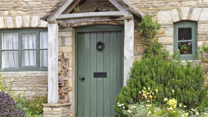 8 Colors You Should Almost Never Paint Your Front Door And 8 To Choose Instead