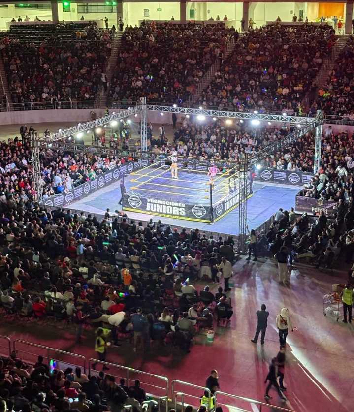 NOCHE DE ADRENALINA: LUCHA LIBRE AAA CONQUISTA LA ARENA POTOSÍ