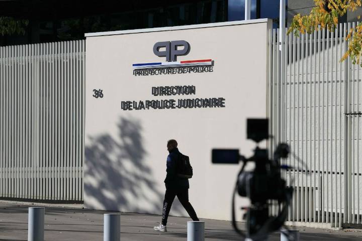 Arrestos y búsqueda. La policía francesa detiene a dos sospechosos por el audaz robo en el Louvre