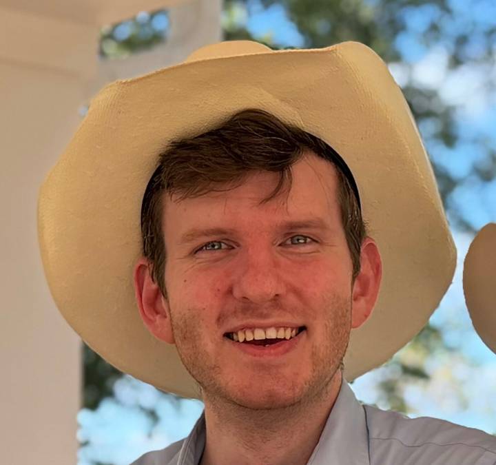 East Mesa man’s educational TikToks use humor to spotlight countries, cuisines worldwide