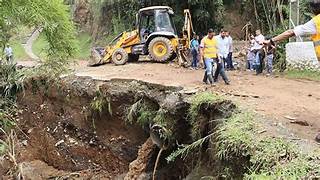 Fuertes lluvias presentadas en el corregimiento de Sanchez provocaron el desbordamiento de la via en la vereda Guadual sector en Policarpa