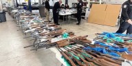 Aseguran en Texas, EEUU, 400 armas con destino a México: capturan a los responsables