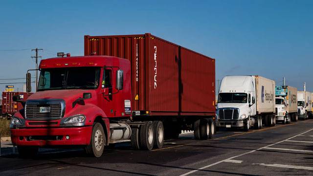Trump imposes 25% tariff on imported heavy trucks from November 1
