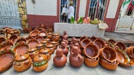 Artesanos de Cohuecan regresan a San Pedro Apatlaco para la Feria del Barro