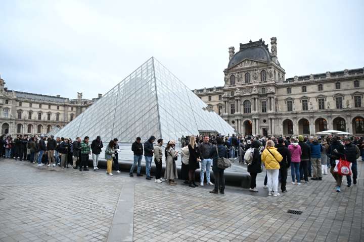 Louvre remains closed one day after jewel heist