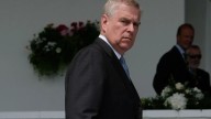 El príncipe Andrés, ¿al exilio?: "Es la única manera de que su caso desaparezca"