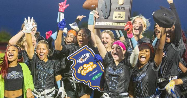 Unbeaten Willowbrook, with Marli Smrz throwing 6 TDs, romps past West Aurora to sectional title