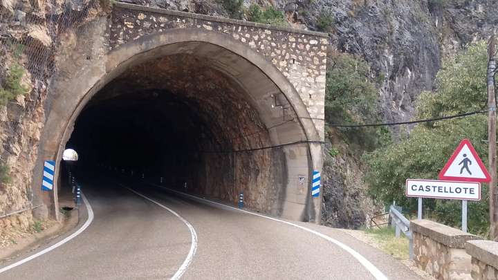 Denuncian la "dejadez" del túnel de Castellote