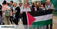 Ada Colau y Jordi Coronas aterrizan en Barcelona tras cuatro días detenidos en Israel