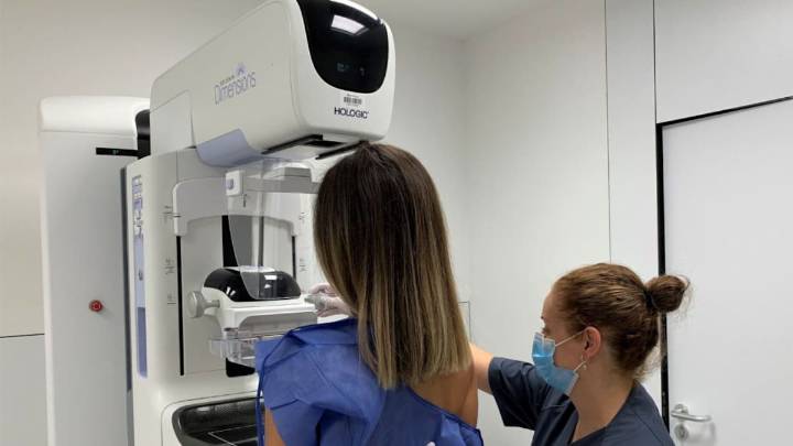 Así responde la Junta de Andalucía a las mujeres afectadas por los retrasos en el cribado del cáncer de mama