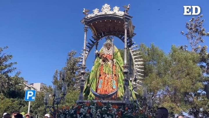 El personal y los pacientes del Hospital de Nuestra Señora de Candelaria se vuelcan con la 'Morenita'