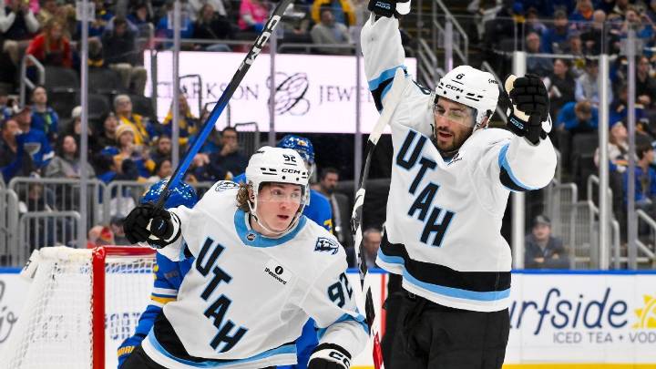 Mammoth's Logan Cooley has natural hat trick in 1st