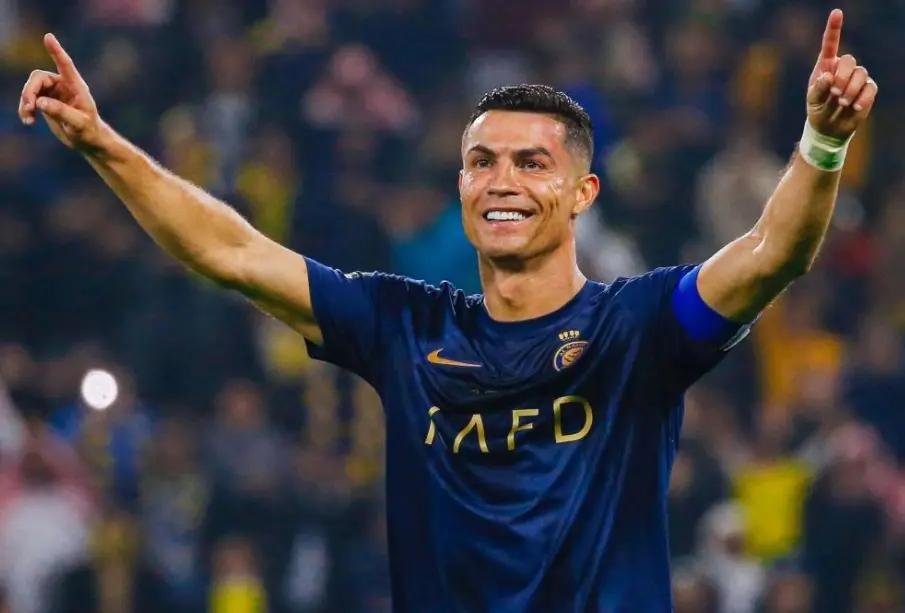 Cristiano Ronaldo, primer jugador de fútbol milmillonario