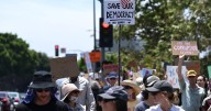 Labor union urges LA to show up for Saturday's 'No Kings Day' protest