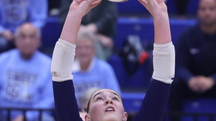 Hudson vs. Magnificat volleyball