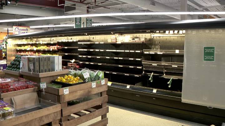 Northeast Minneapolis grocery store hit by rooftop theft, shelves bare