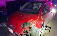 Choca su Fiat en poste de López Mateos y Mejía y lo abandona