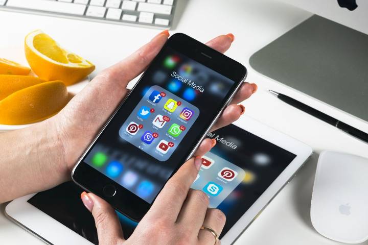 Centre amends IT Act, limits content removal to senior officials