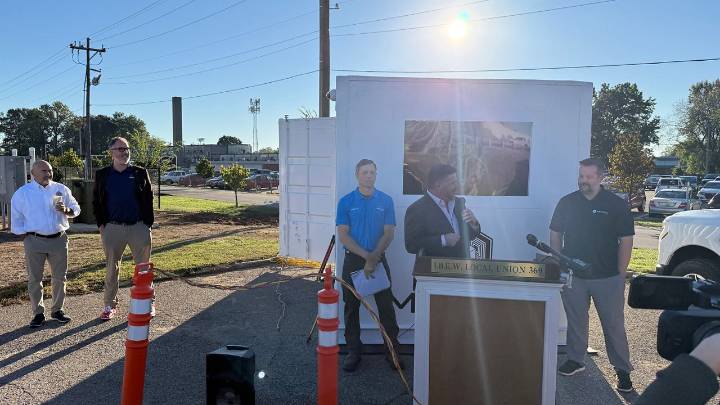 Louisville entrepreneurs unveil new portable electric vehicle charging system